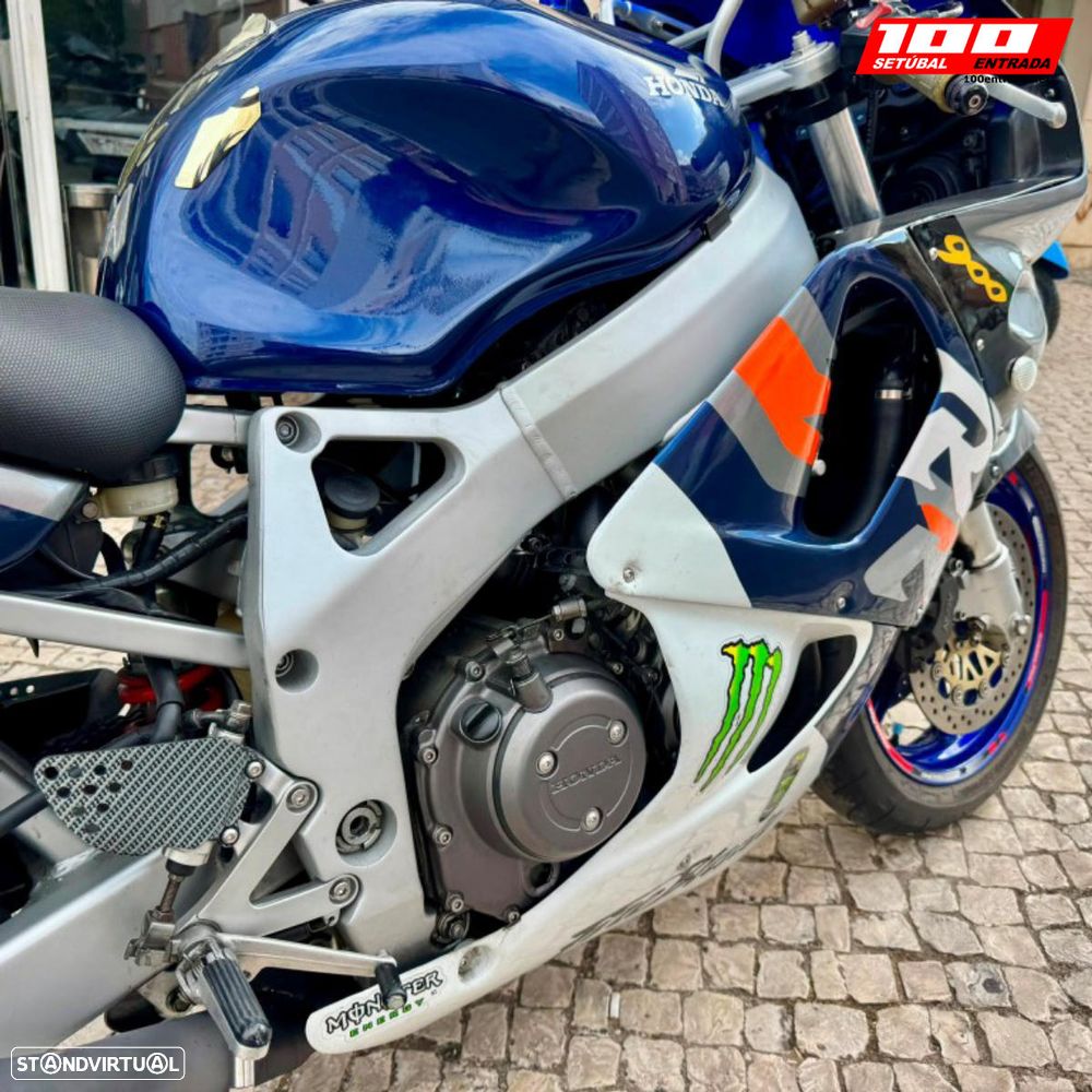 Honda CBR 900 RR - 22