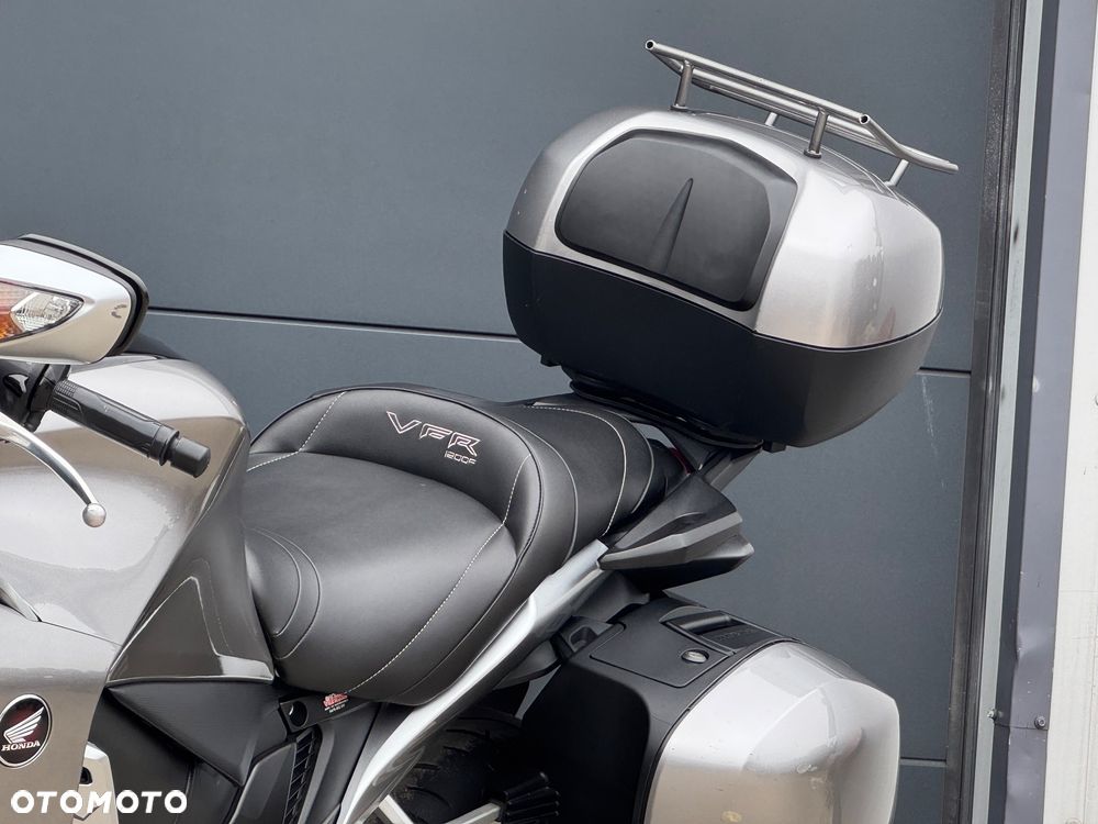 Honda VFR - 27