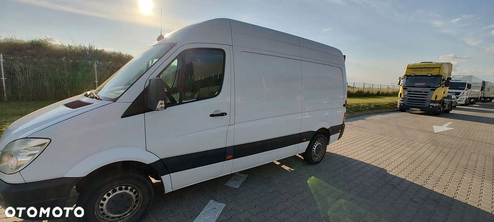 Mercedes-Benz SPRINTER 216 - 8
