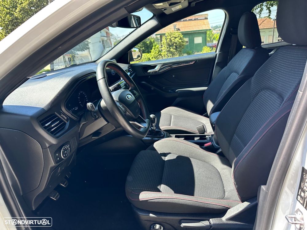 Ford Focus 1.0 EcoBoost S&S ST-LINE - 23