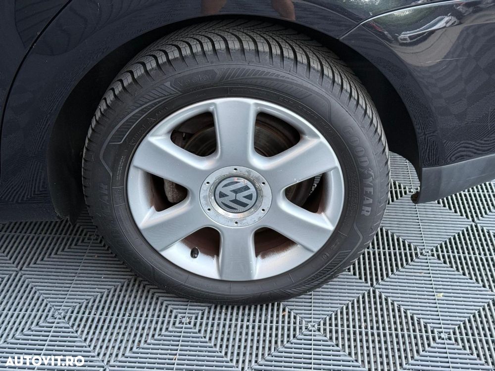 Volkswagen Touran - 14