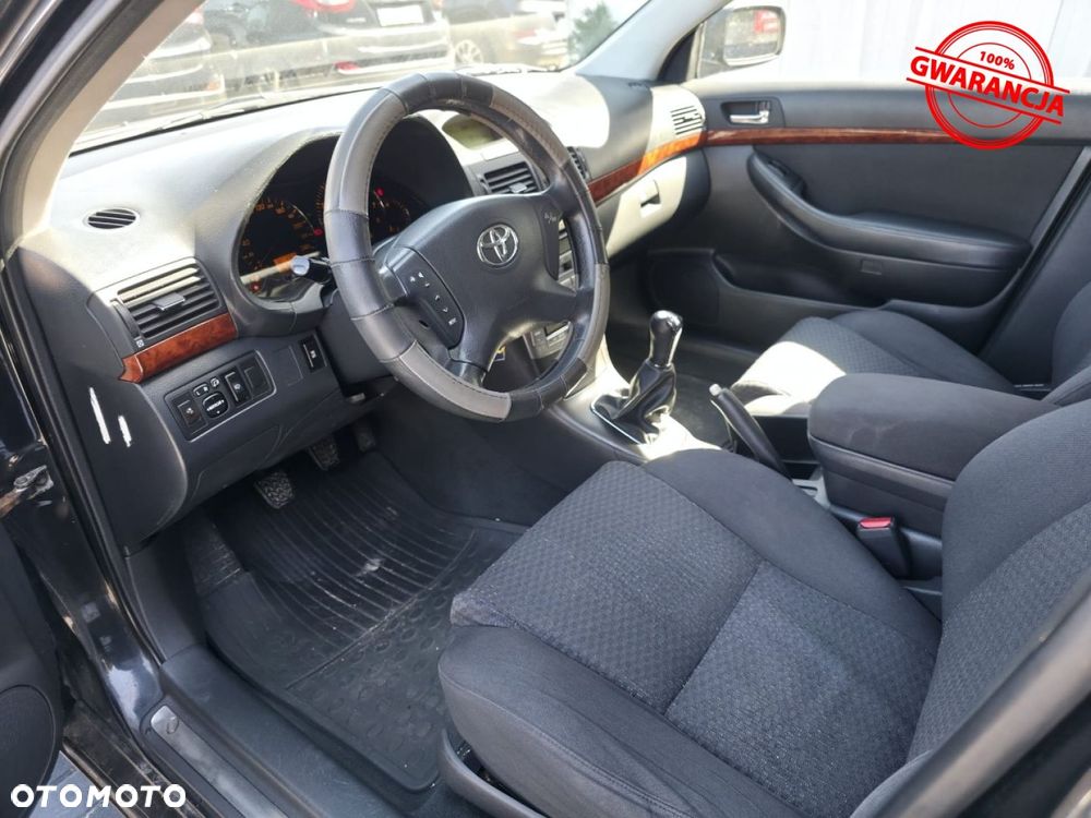 Toyota Avensis - 18