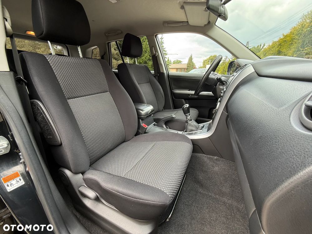 Suzuki Grand Vitara 2.0 Club - 28
