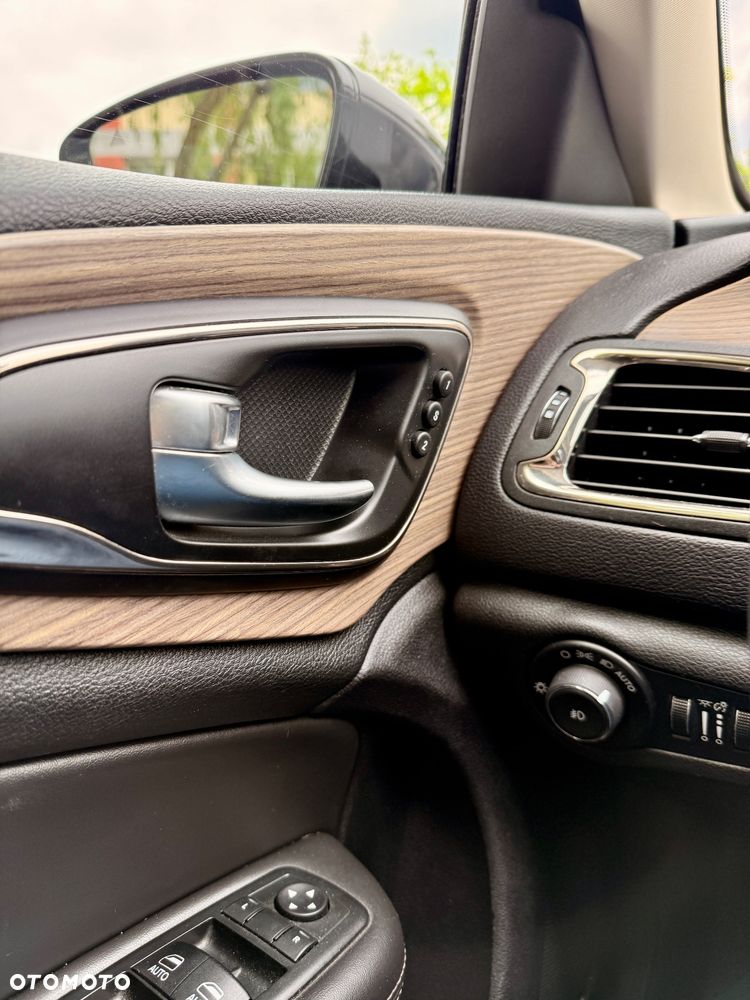 Chrysler 200 - 17