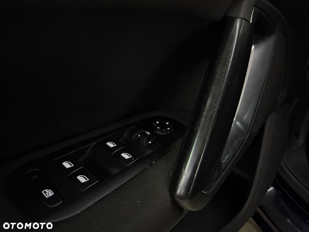 Peugeot 308 1.6 BlueHDi Allure S&S - 22