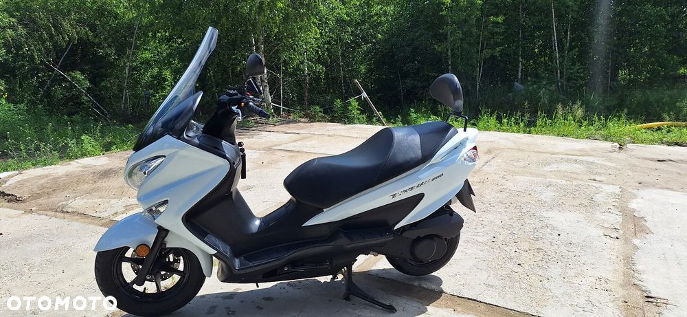 Suzuki Burgman - 5
