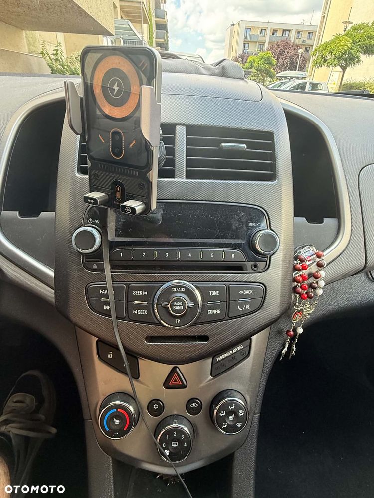 Chevrolet Aveo 2011 photo 3
