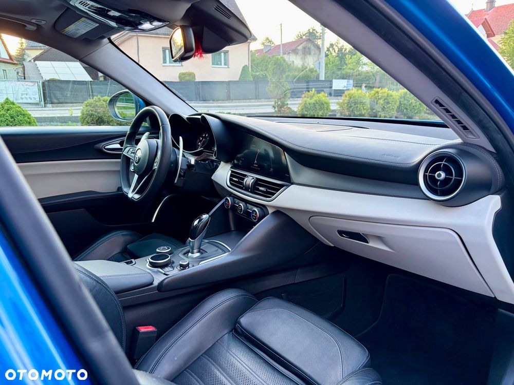 Alfa Romeo Giulia 2.0 Turbo 16V AT8 Veloce - 39