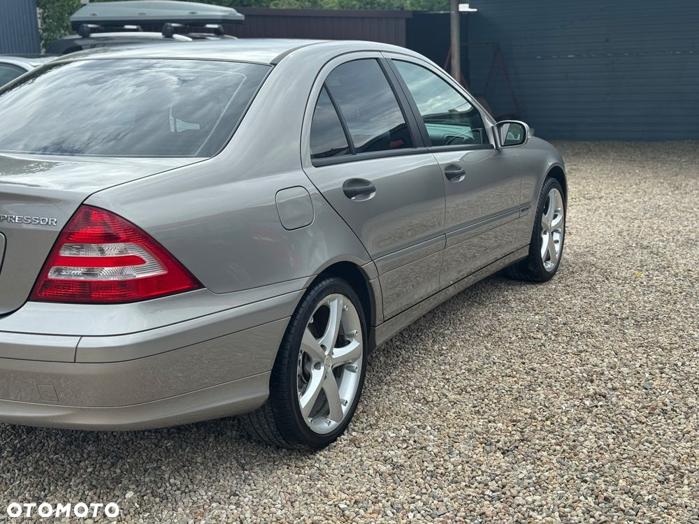 Mercedes-Benz Klasa C 180 T Kompressor Automatik Classic - 8