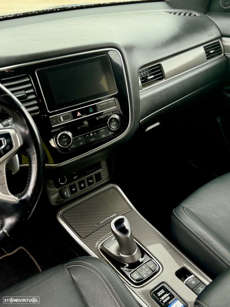 Mitsubishi Outlander - 11