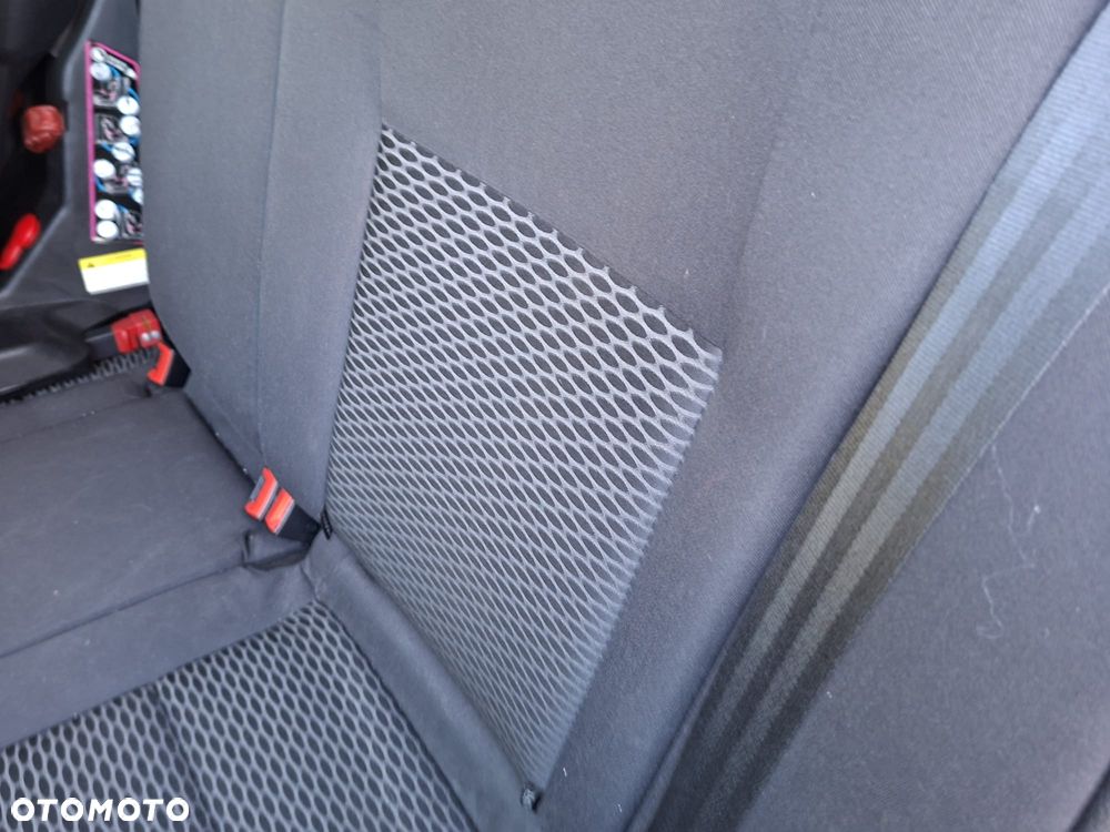 Volkswagen Golf 1.6 TDI DPF Trendline - 8