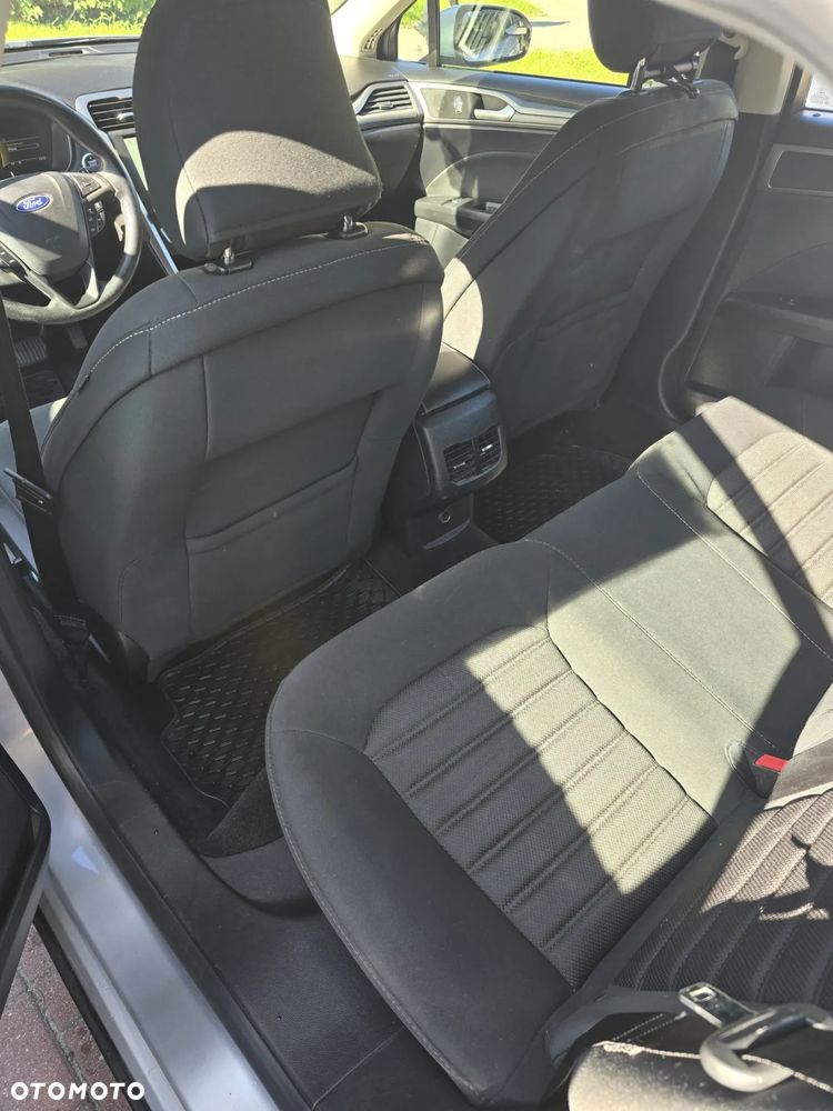 Ford Fusion - 9