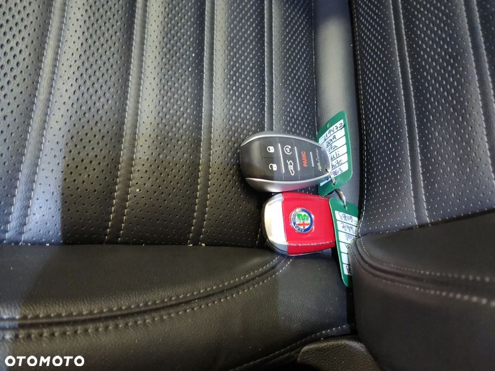 Alfa Romeo Giulia - 16
