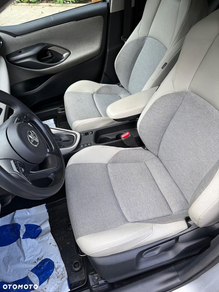 Toyota Yaris Hybrid 1.5 Executive - 11