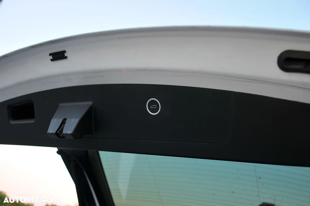 Tesla Model X - 16