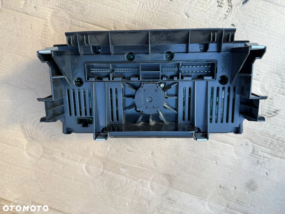 Panel klimatyzacji 8P0820043BM Audi A3 8P lift 2010r OE - 2
