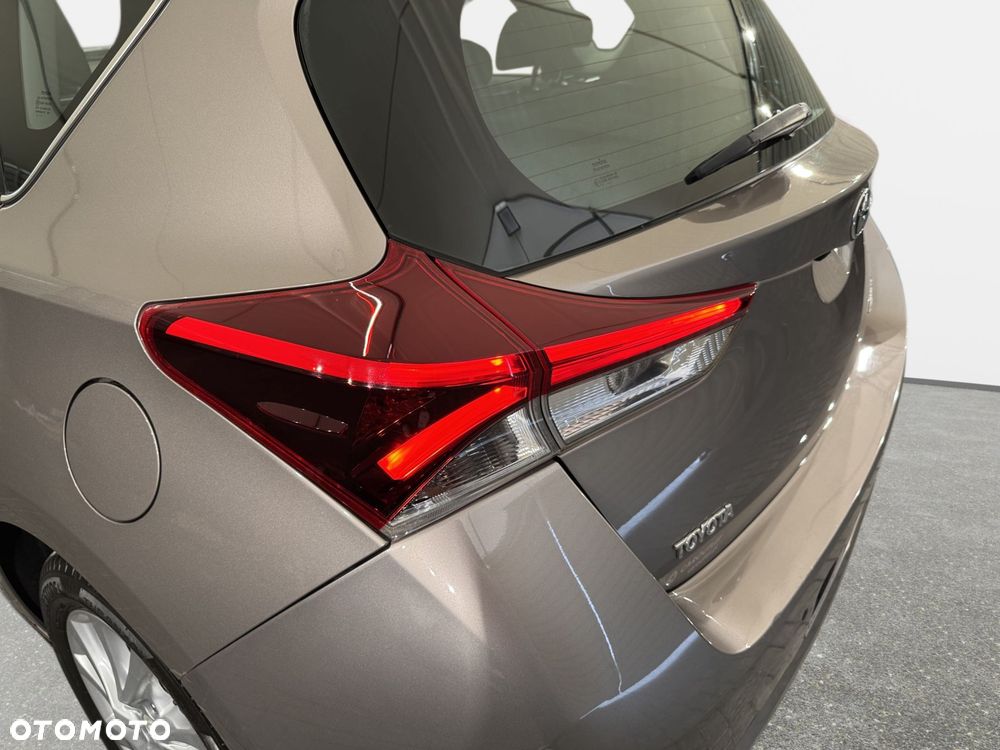 Toyota Auris - 12