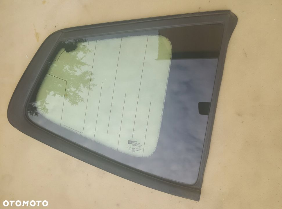 Opel Zafira C PRAWA TYLNA SZYBKA szyba trójkąt - 1