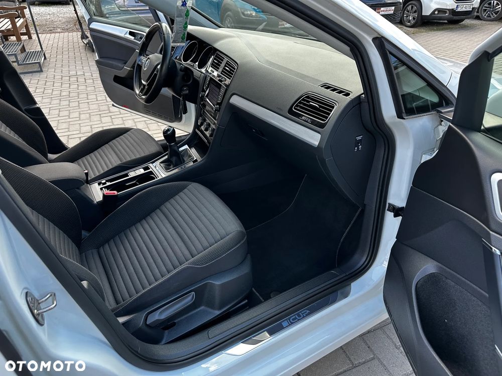 Volkswagen Golf - 23