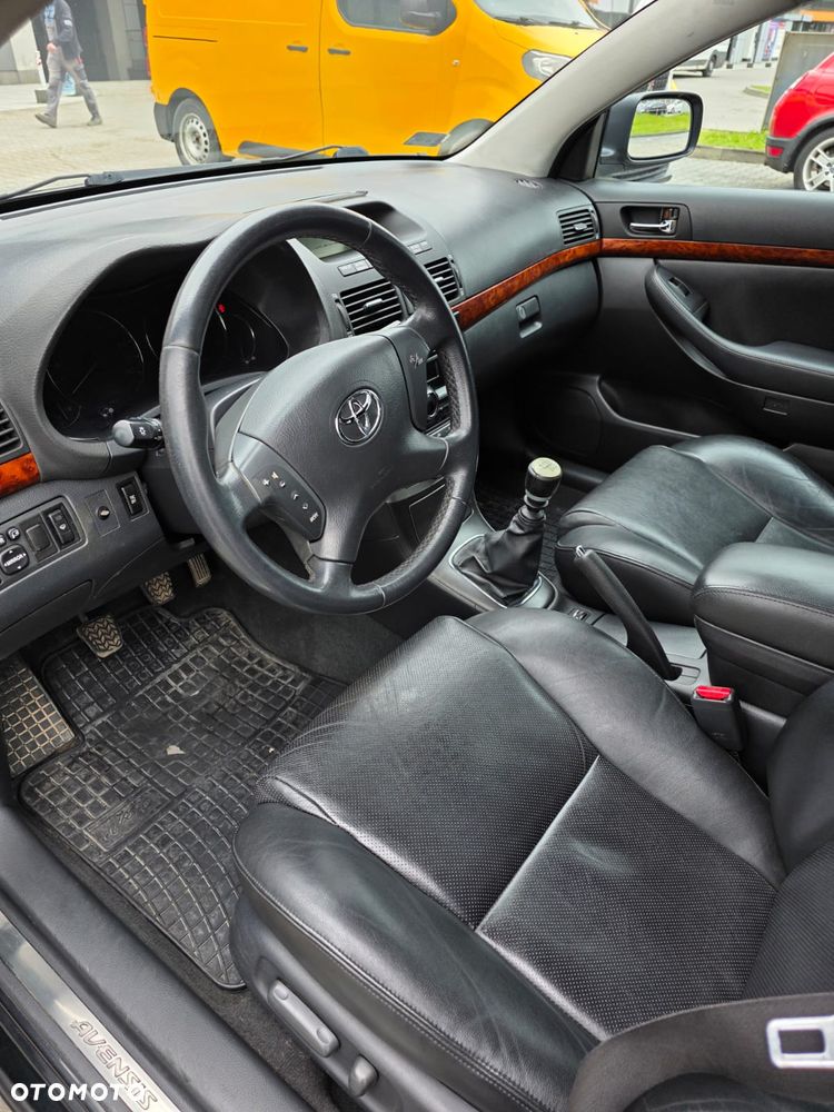 Toyota Avensis 2.2 D-4D Prestige - 2