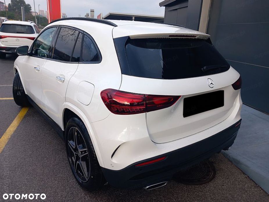 Mercedes-Benz GLA 200 AMG Line - 6
