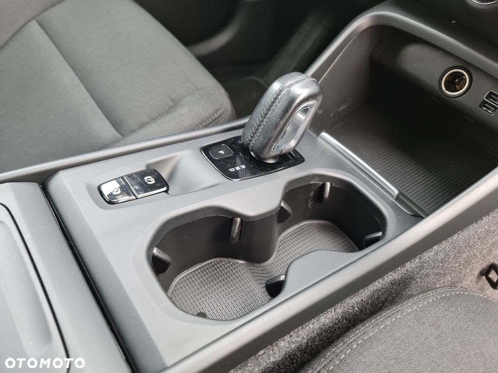 Volvo XC 40 D3 AWD Geartronic Momentum Pro - 13