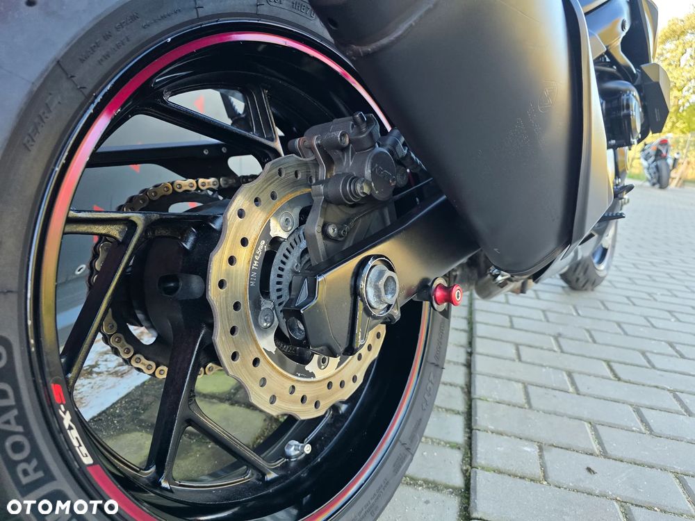 Suzuki GSX - 22
