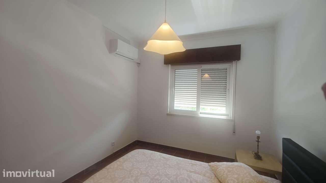 Apartamento T2 com Terreno Privativo junto ao Hospital de Abrantes - Grande imagem: 2/28