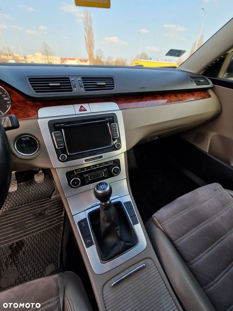 Volkswagen Passat 2.0 TDI Highline - 20