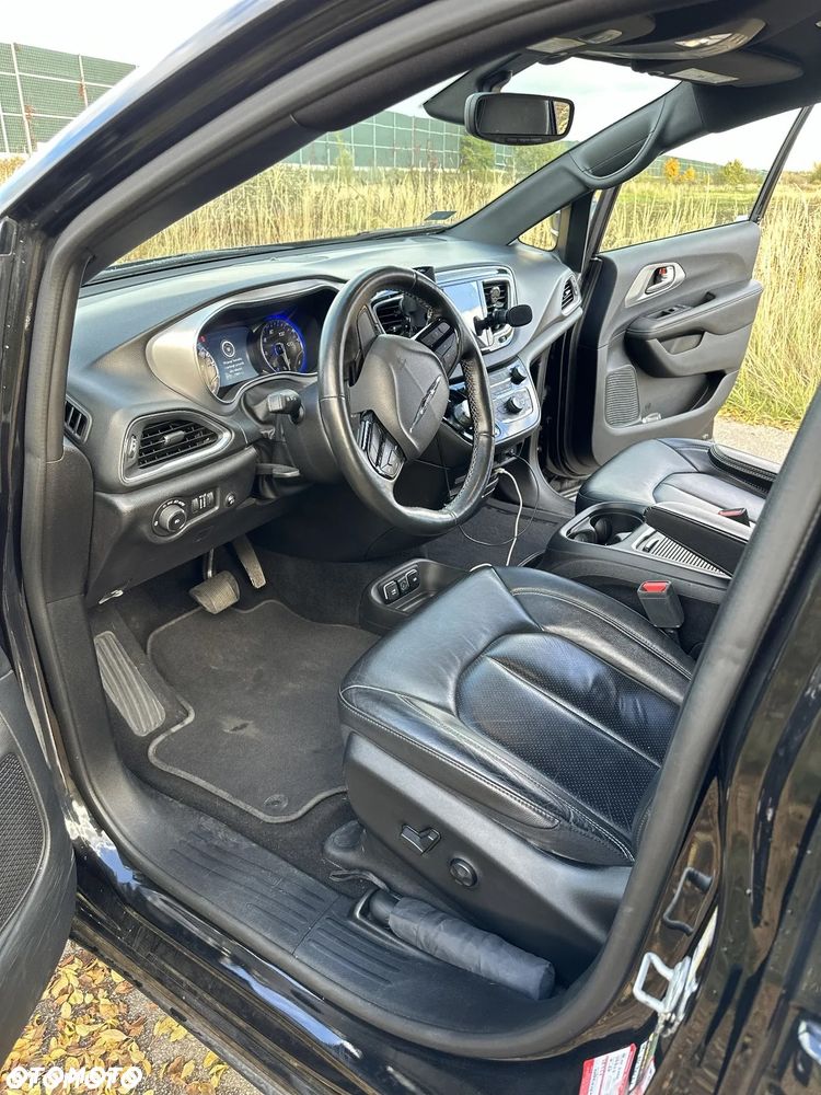 Chrysler Pacifica - 3