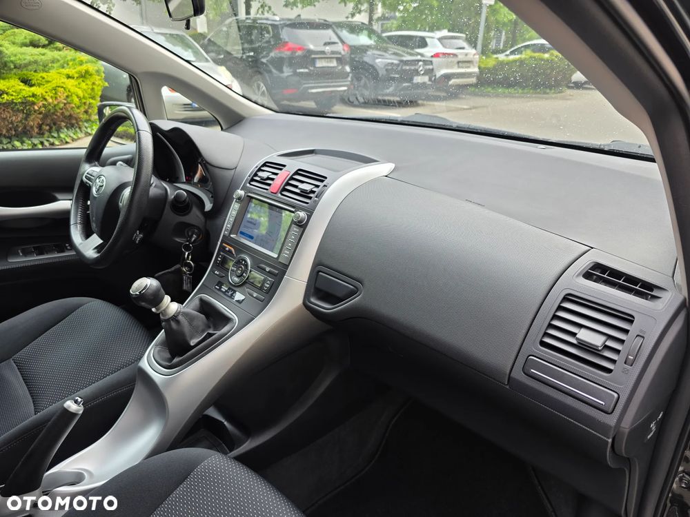 Toyota Auris 1.33 Dual-VVT-i Design Edition - 24