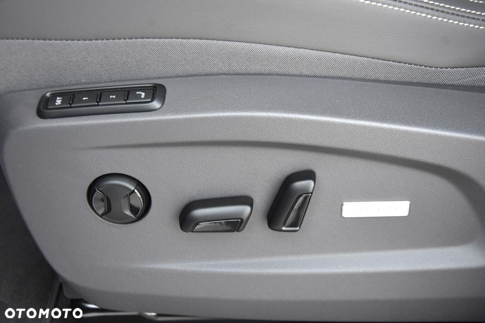 Volkswagen Multivan - 11