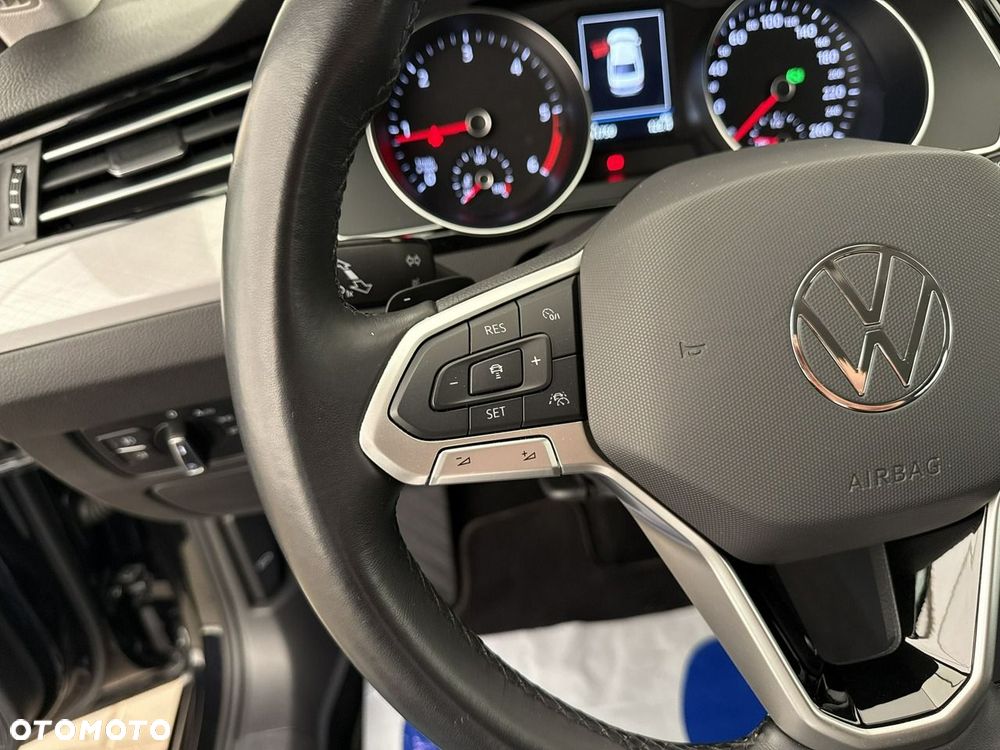 Volkswagen Passat - 25