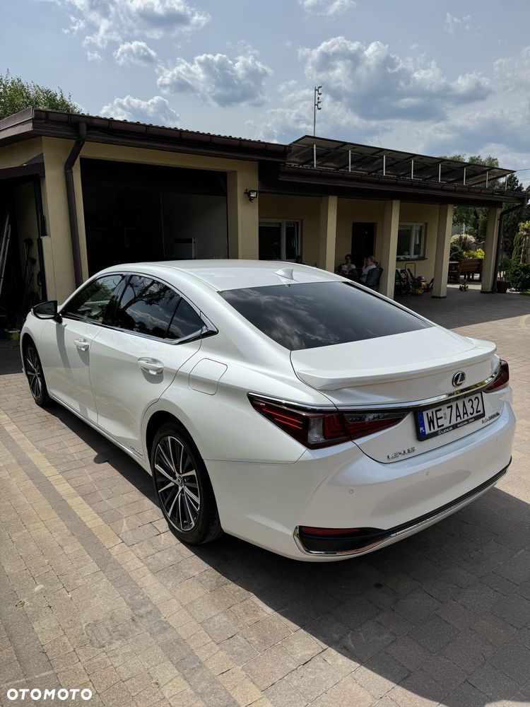 Lexus ES 300h Business Edition + - 11