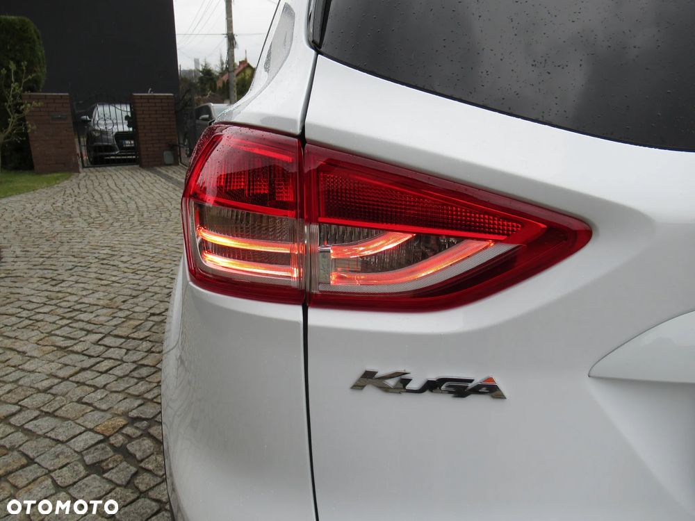 Ford Kuga 1.6 EcoBoost 2x4 Titanium - 19