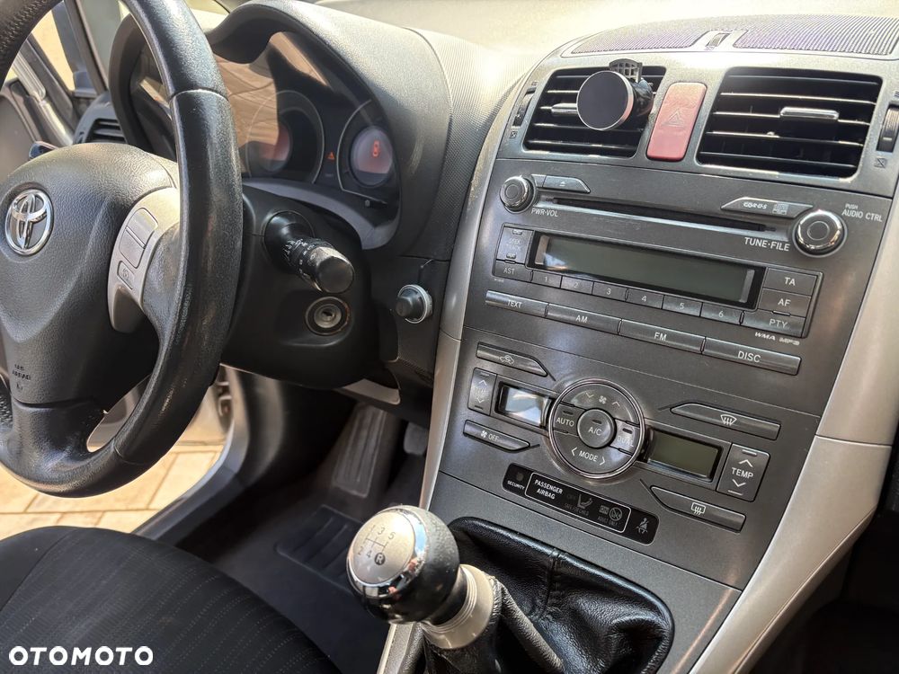 Toyota Auris 1.6 VVT-i Premium - 14