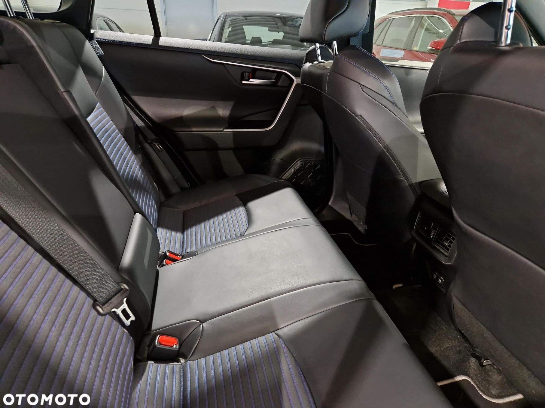 Toyota RAV4 - 10