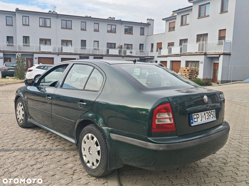 Skoda Octavia 1.6 GLX - 10