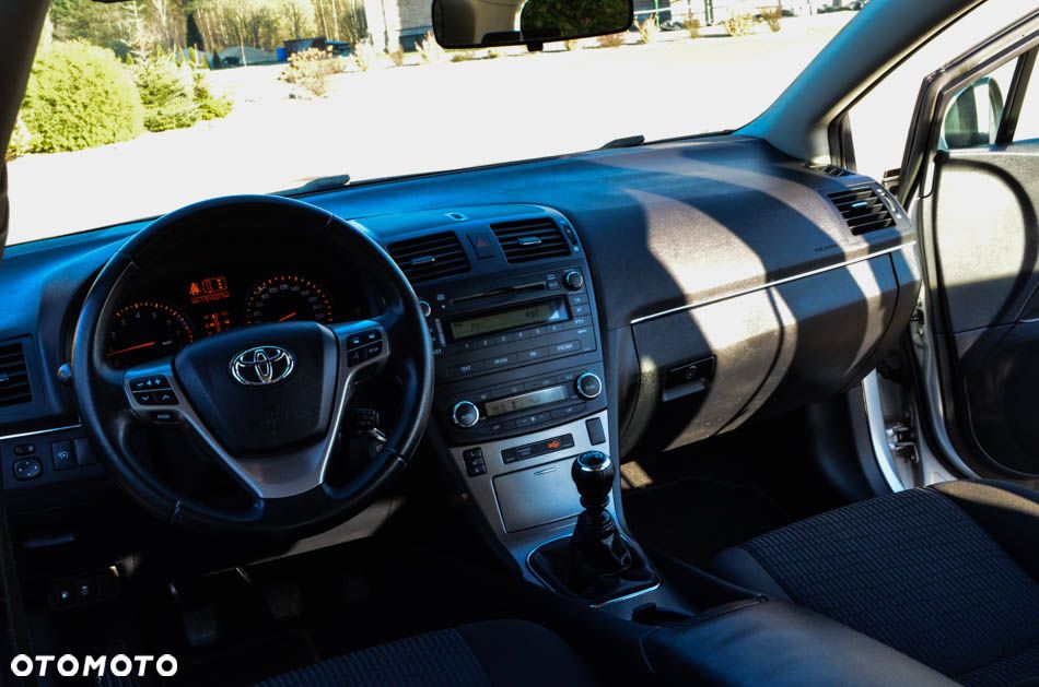 Toyota Avensis 1.8 Comfort - 36