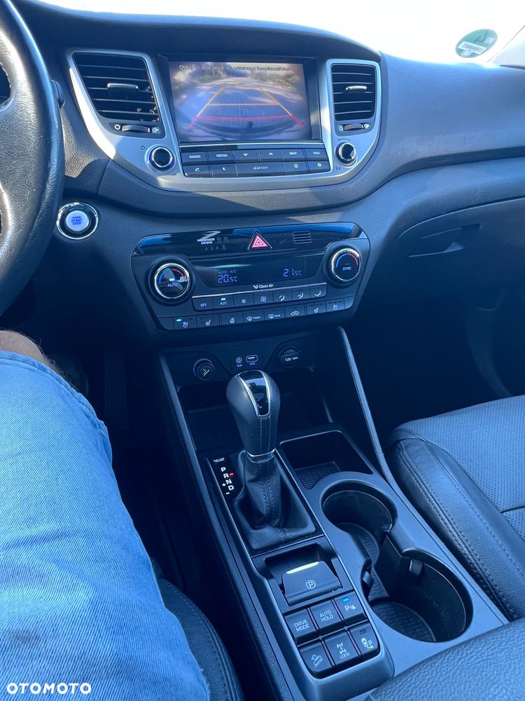 Hyundai Tucson 2.0 CRDI 4WD Automatik Premium - 24