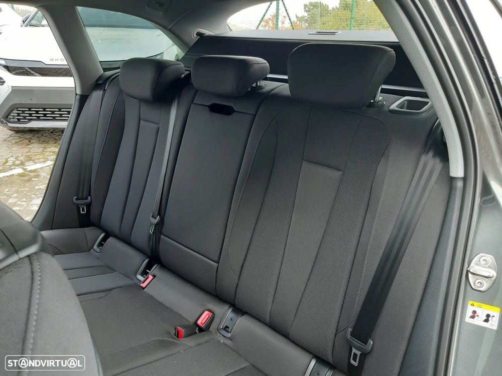 Audi A4 Avant 35 TDI S line S tronic - 17