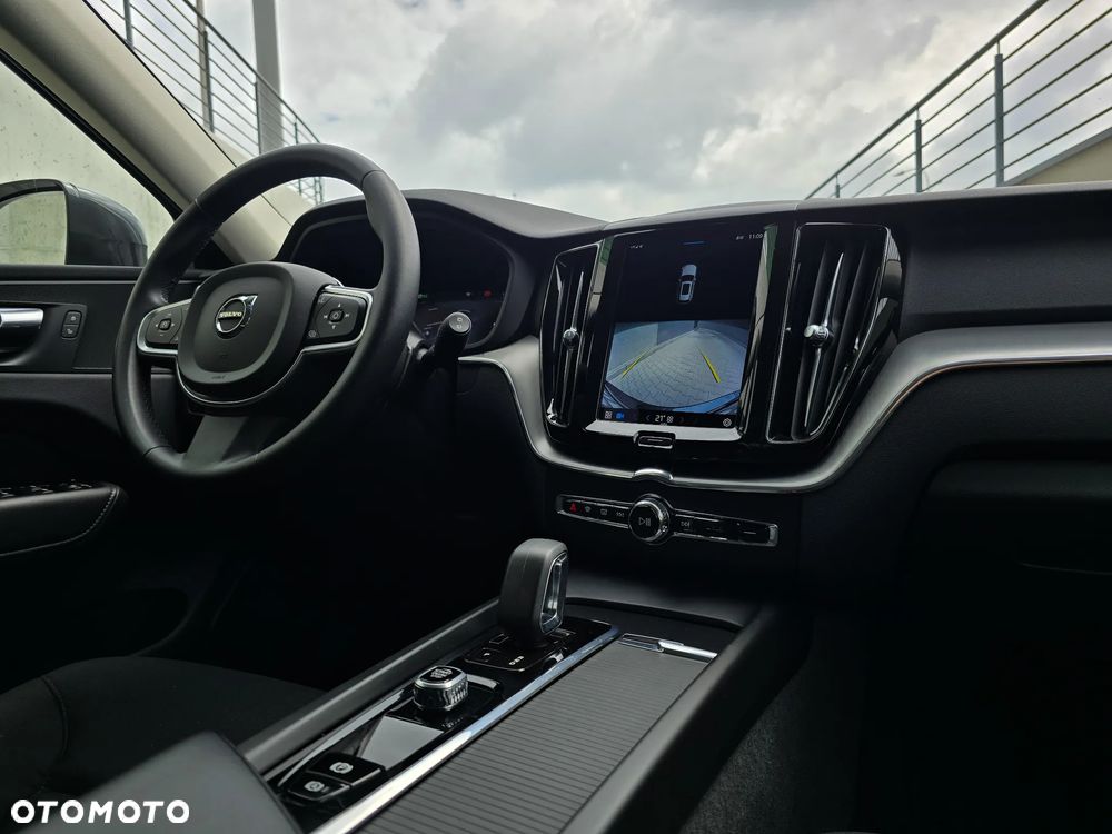 Volvo XC 60 B4 D Momentum Pro - 28