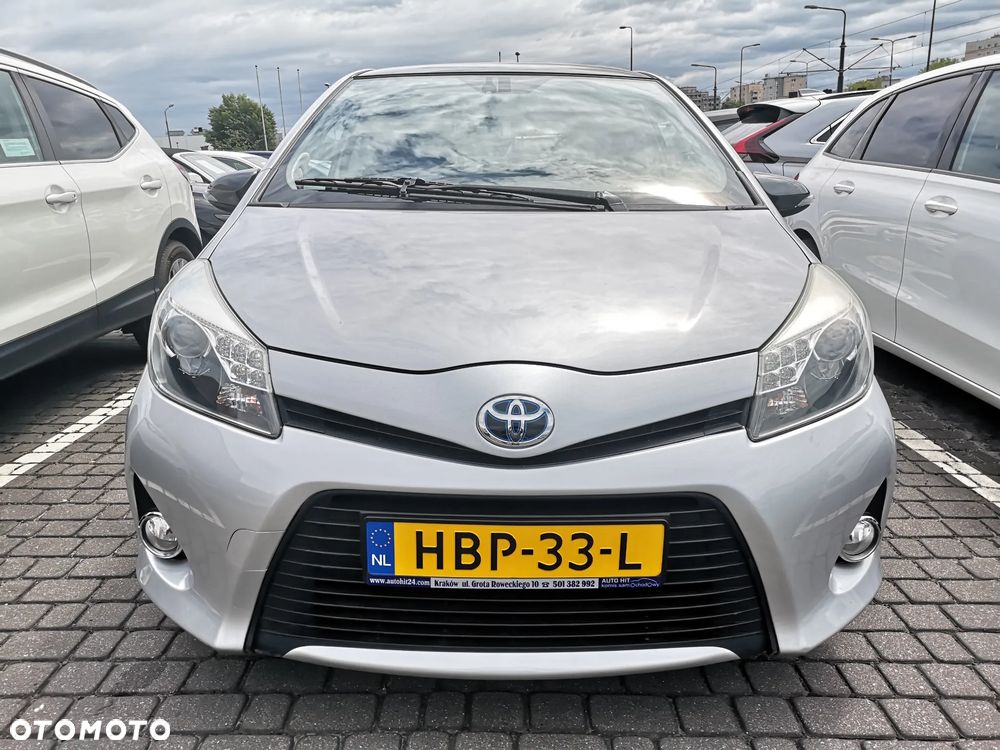 Toyota Yaris Hybrid 100 Premium - 4