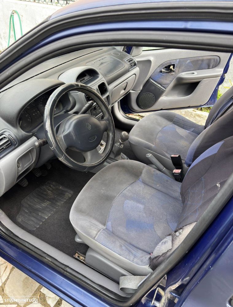 Renault Clio 1.2 RT - 5