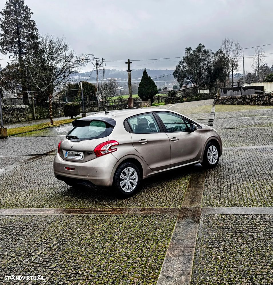 Peugeot 208 1.2 PureTech Signature EAT6 - 23