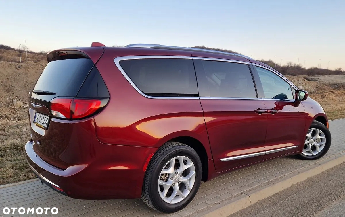 Chrysler Pacifica - 4
