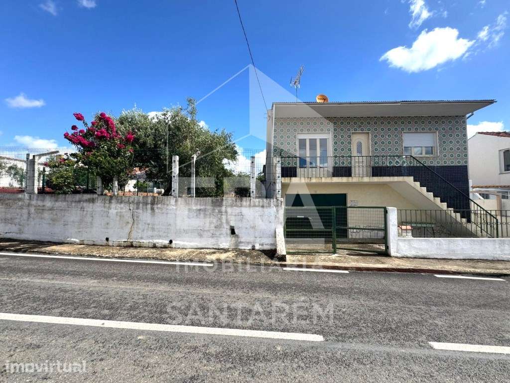Moradia v3 com amplo terreno, espaço exterior