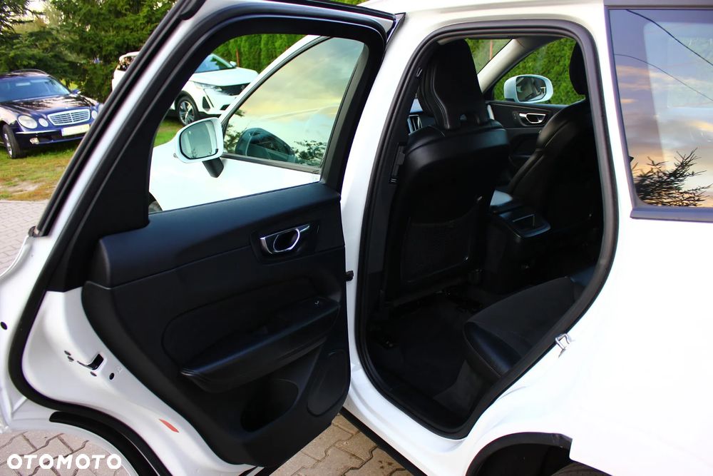 Volvo XC 60 D4 Momentum Pro - 34