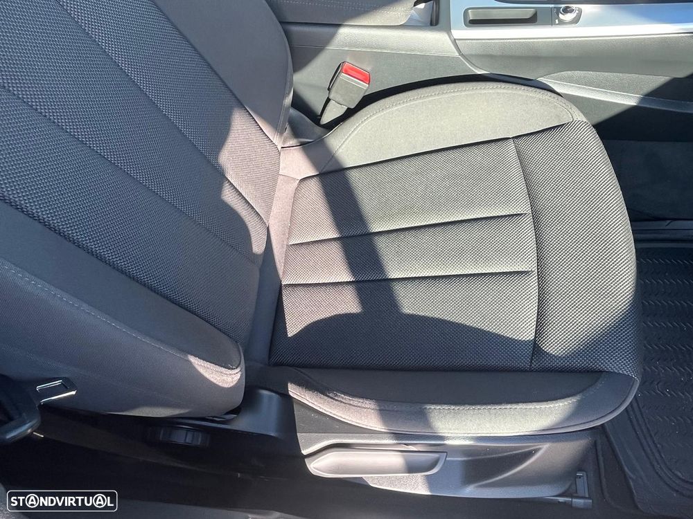 Audi A4 Avant 2.0 TDI S tronic - 13