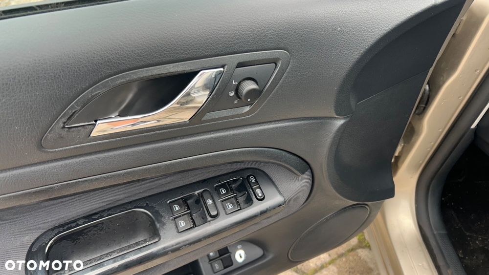 Skoda Superb 2.0 Comfort - 27